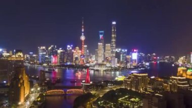 Gece Şangay şehri. Kentsel Lujiazui Ilçesi. Çin. Havadan görünüm