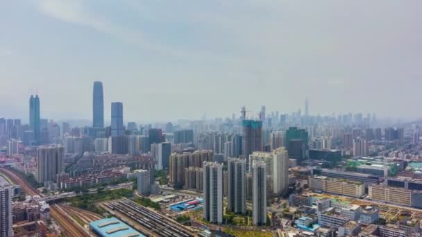 Shenzhen Stadt an einem sonnigen Tag. luohu und futian distrikt. Guangdong, China. Luftbild — Stockvideo