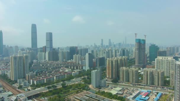 Shenzhen városi Cityscape a Sunny Day. Lakossági Neighborhood. Guangdong, Kína. Légifelvétel — Stock videók