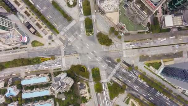 Complex Crossroad di Shanghai, Cina. Tampilan Top-Down Vertikal Aerial — Stok Video
