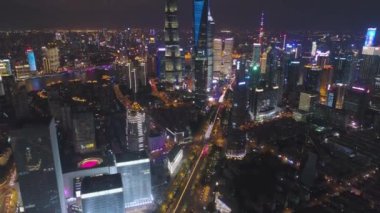 Gece Şangay Şehri. Lujiazui Bölgesi ve Işıklı Ufuk Çizgisi. Çin. Havadan Görünüm