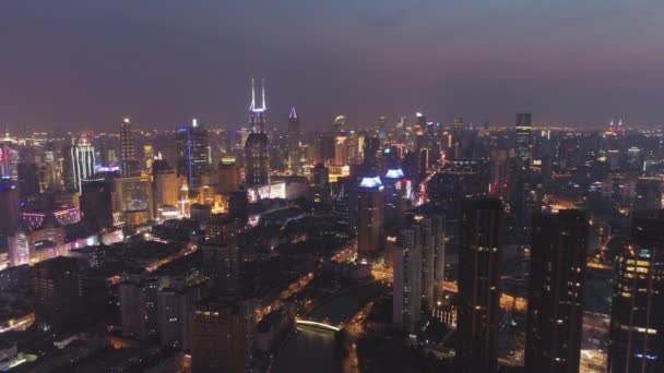 Shanghai City la nuit. Paysage urbain de Huangpu. La Chine. Vue Aérienne — Video