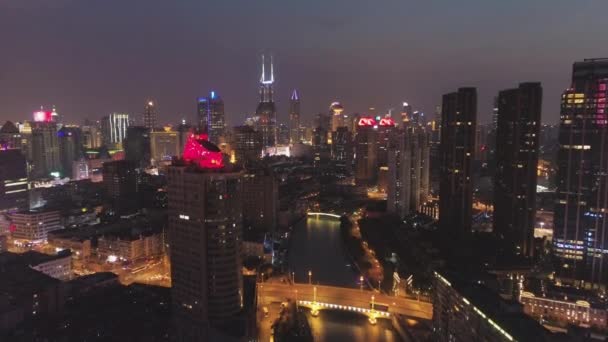 Shanghai City la nuit. Paysage urbain de Huangpu. La Chine. Vue Aérienne — Video