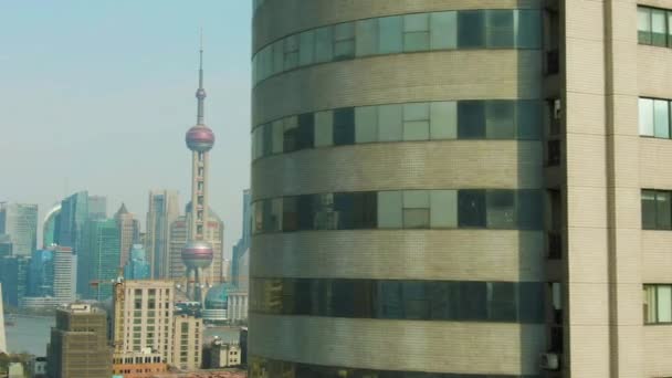 Miasta Szanghaj. Dzielnicy Huangpu i Lujiazui. Wyczyść niebo. Chiny. Widok z lotu ptaka — Wideo stockowe