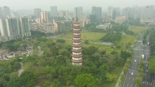 Pagoda Chigang en la ciudad de Guangzhou. Guangdong China. Vista aérea — Vídeo de stock