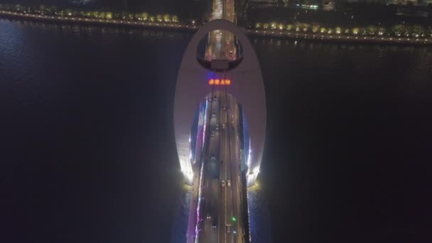 Liede Bridge på Pearl River på natten. Guangzhou City, Kina. Utsikt från luften — Stockvideo