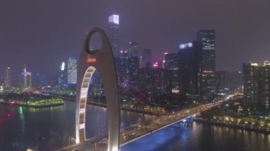 Liede Köprüsü ve gece Guangzhou Cityscape. Çin. Havadan görünüm