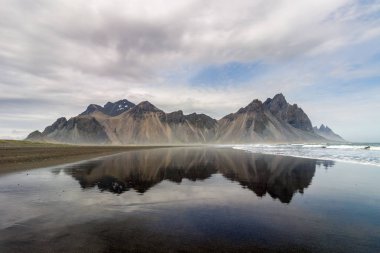 Izlanda 'da dağ Vestrahorn