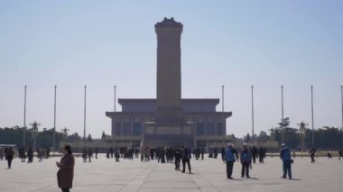 Pekin, Çin-15 Mart, 2019: Tiananmen Meydanı, halk kahramanları Anıtı ve Mao Zedong Mozolesi açık gün. Orta çekim