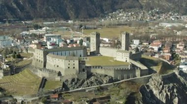 Castelgrande Kalesi. Bellinzona, Ticino, İsviçre. İsviçre Alpleri. Havadan Görünüm