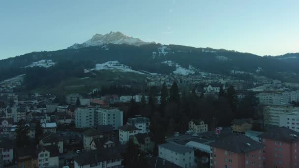 クリエンス市とピラタス山スイス。航空写真 — ストック動画