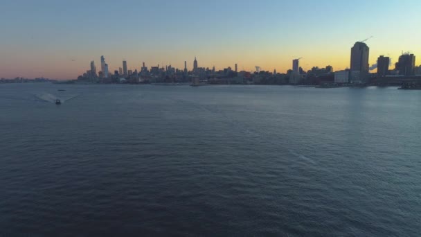 Manhattan Cityscape w godzinach porannych. Nowy Jork, widok z lotu ptaka — Wideo stockowe