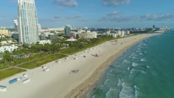 Miami South Beach and Ocean at Sun Morning. Городской пейзаж. Вид с воздуха — стоковое видео