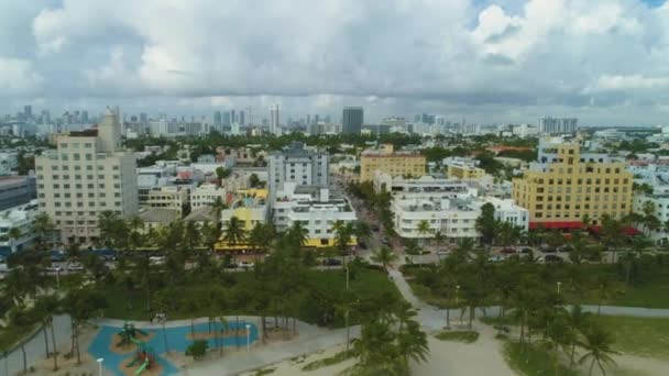 Майами Бич и Майами Даунтаун. Городской пейзаж. Вид с воздуха — стоковое видео