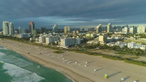 Miami South Beach в Солнечное утро. Вид с воздуха — стоковое видео