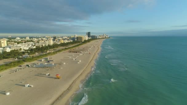 Miami South Beach and Ocean at Sun Morning. Вид с воздуха — стоковое видео