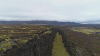 Thingvellir Milli Parkı'ndaki çatlaklar ve çatlaklar. İzlanda. Havadan Görünüm