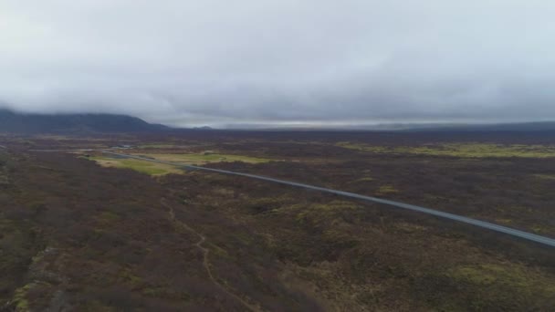 Трещины в Национальном парке Тингвеллир. Исландия. Вид с воздуха — стоковое видео