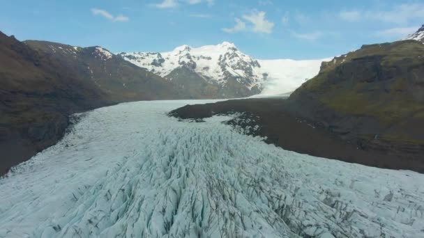 Ледник и гора Svinafellsjokull. Исландия. Вид с воздуха — стоковое видео