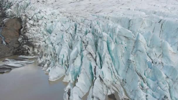 Svinafellsjokull-gletsjer en as. IJsland. Luchtfoto — Stockvideo