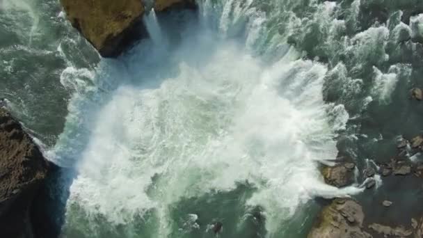 Wodospad Godafoss. Islandia. Widok z góry na antenę — Wideo stockowe