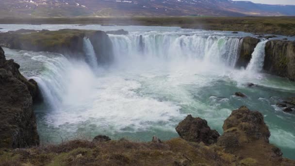 Godafoss Waterfall in Summer Day (em inglês). Islândia — Vídeo de Stock