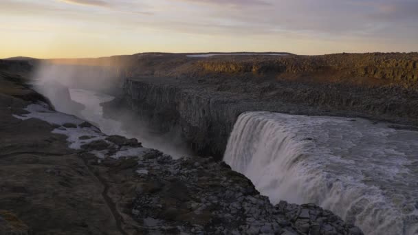 Dettifoss Waterfall vid solnedgången. Island — Stockvideo