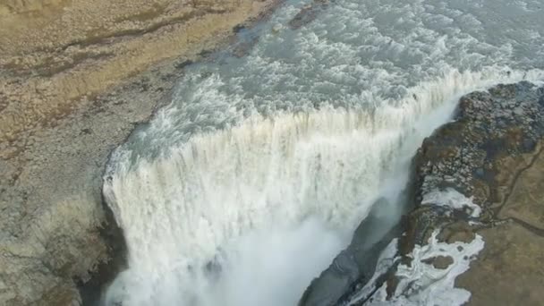 Сильний водоспад Деттіфосс. Ісландія. Повітряний вид — стокове відео