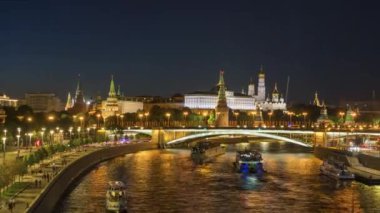 Gece vakti Moskova Kremlin. Zaman Süreleri