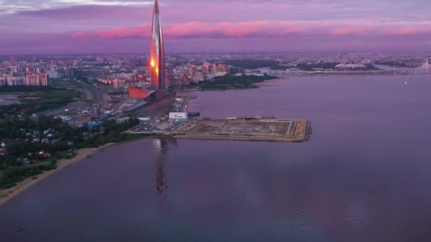 SAINT-PETERSBURG, RUSSIA - 21 GIUGNO 2019: Centro Lakhta al tramonto. Vista aerea. Russia — Video Stock