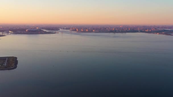 Небо Санкт-Петербурга на восходе солнца. Вид с воздуха. Россия — стоковое видео