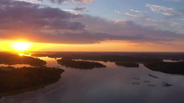 Sunset 'teki Ladoga Gölü. Lekhmalakhti Körfezi. Hava Görünümü