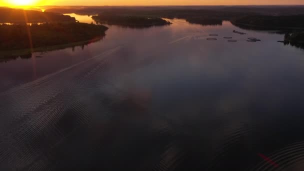 日没時にラドーガ湖。レフマラハティ湾。空中展望 — ストック動画