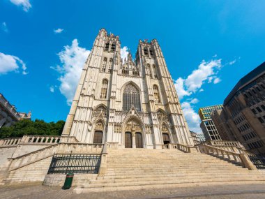 Güneşli günde Aziz Michael ve Aziz Gudula Katedrali. Brüksel Şehri, Belçika