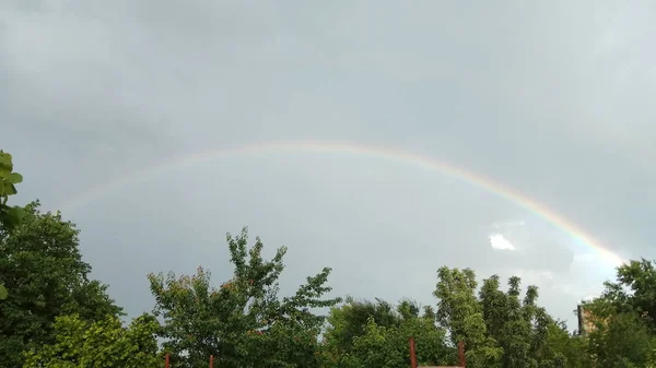 Bellissimo Arcobaleno Sul Bellissimo Cielo — Foto Stock