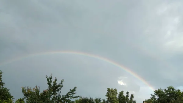 Schöner Regenbogen Schönen Himmel — Stockfoto