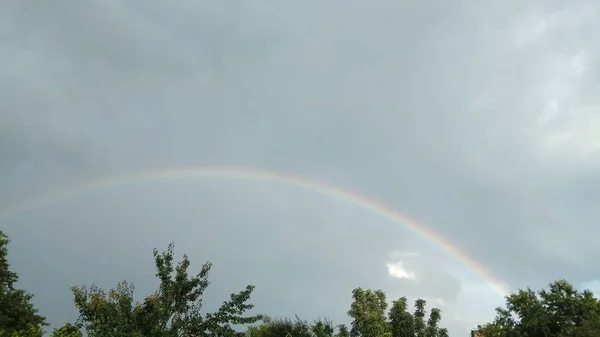 Schöner Regenbogen Schönen Himmel — Stockfoto