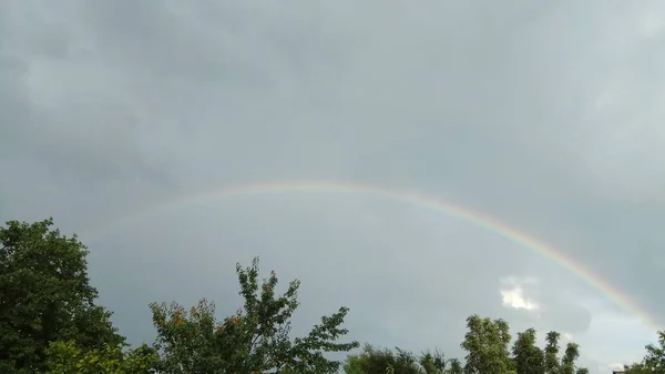 Bellissimo Arcobaleno Sul Bellissimo Cielo — Foto Stock