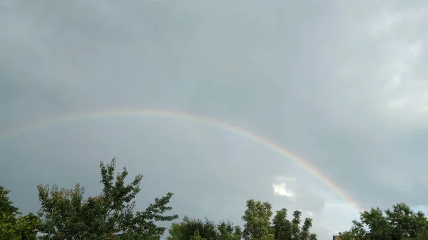 Schöner Regenbogen Schönen Himmel — Stockfoto