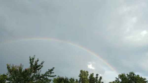 Schöner Regenbogen Schönen Himmel — Stockfoto