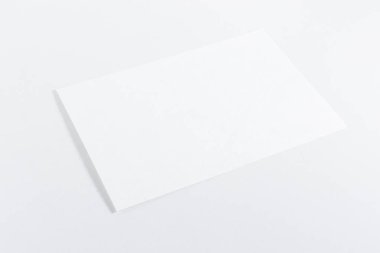 Mockup beyaz arka plan üzerinde boş levha