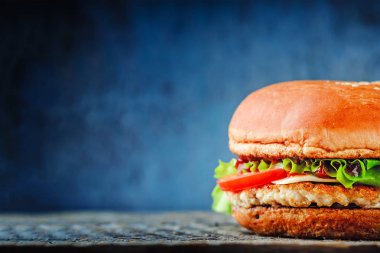 iştah açıcı ev yapımı Hamburger kopya alanı ahşap tablo