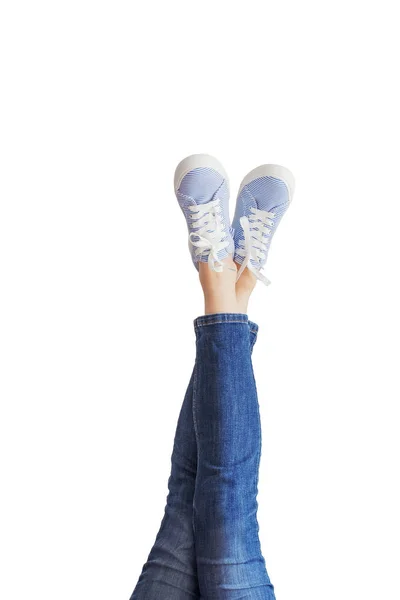 Frau Beine in einer blauen Jeans auf weißem Hintergrund isoliert — Stockfoto
