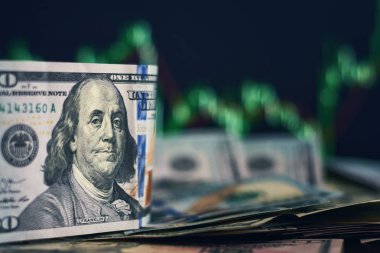 Bize para Döviz kurları dinamikleri bir zemin üzerine. Ticaret ve mali risk kavramı