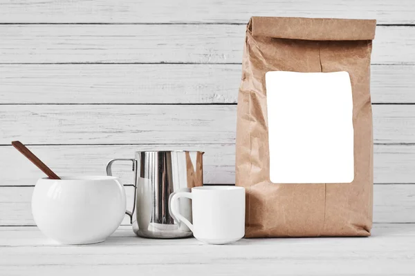 Kávé-kupa, kézműves Papír porzsák és rozsdamentes kancsó — Stock Fotó
