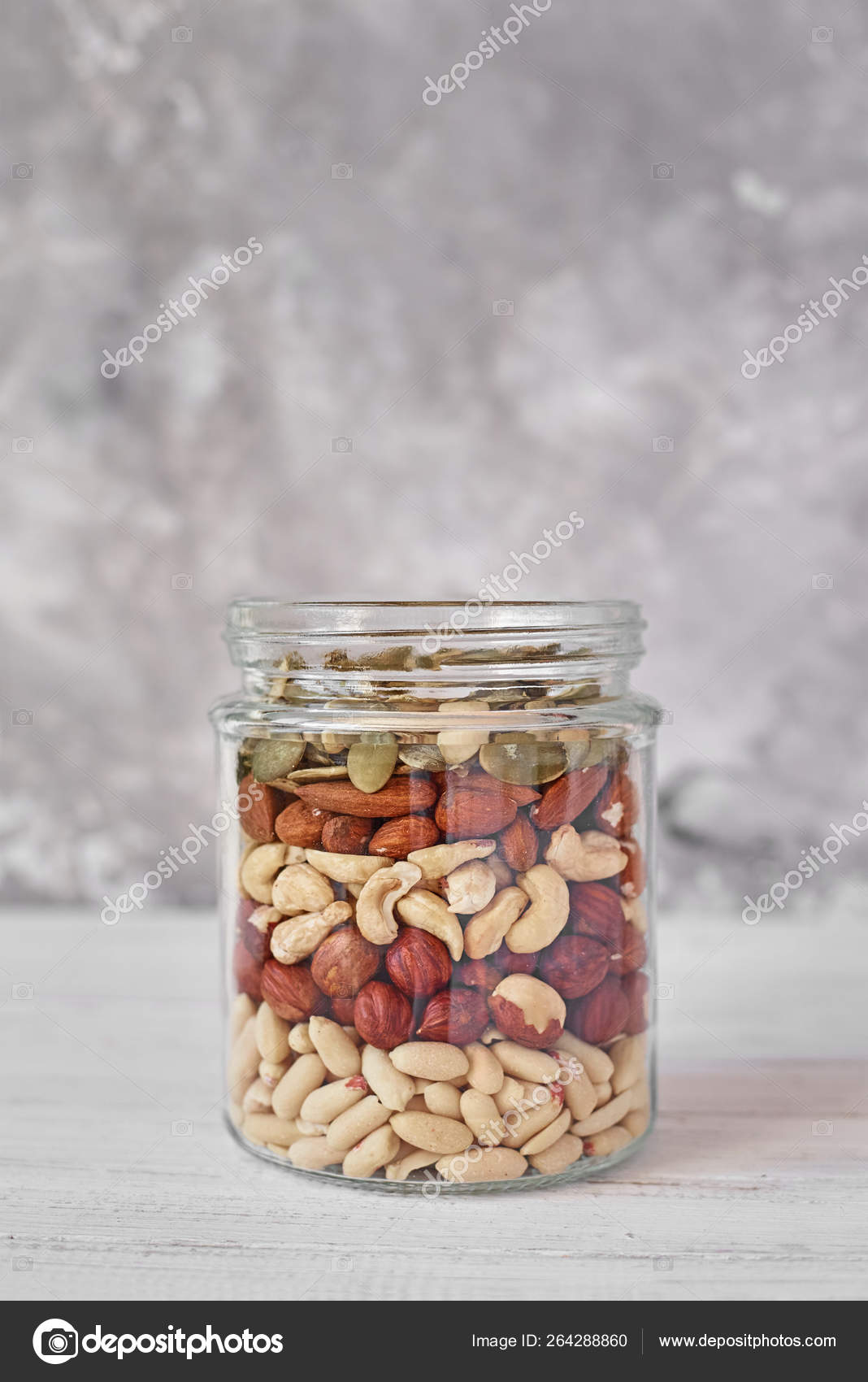 Diferentes tipos de nueces y semillas en un frasco de vidrio — Foto de  stock #264288860 © Shtak3t, image size:1068x1700