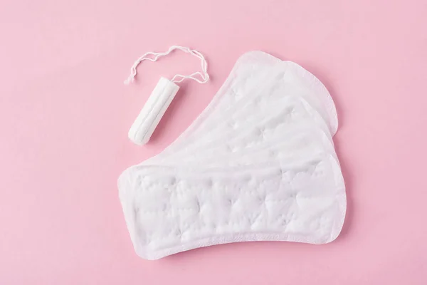 Sanitary pad and menstrual tampon on a pink background — Stock Photo, Image