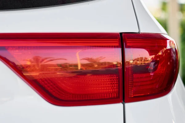 Luz trasera en coche blanco — Foto de Stock