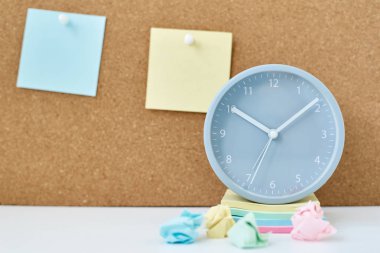 Notlar, hedefler, notlar veya eylem planı kavramı. Yapışkan notlar bir 