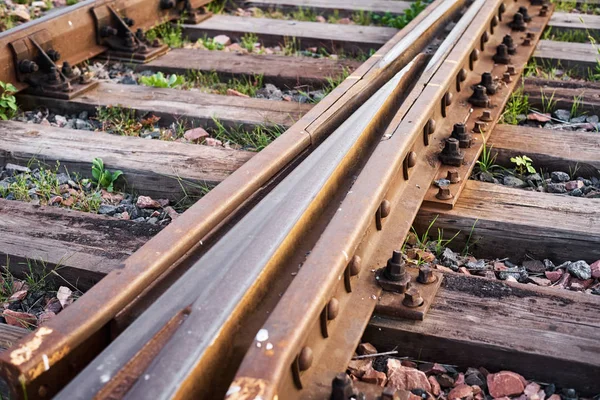 Närbild av järnvägsspår. Del av järnvägen — Stockfoto